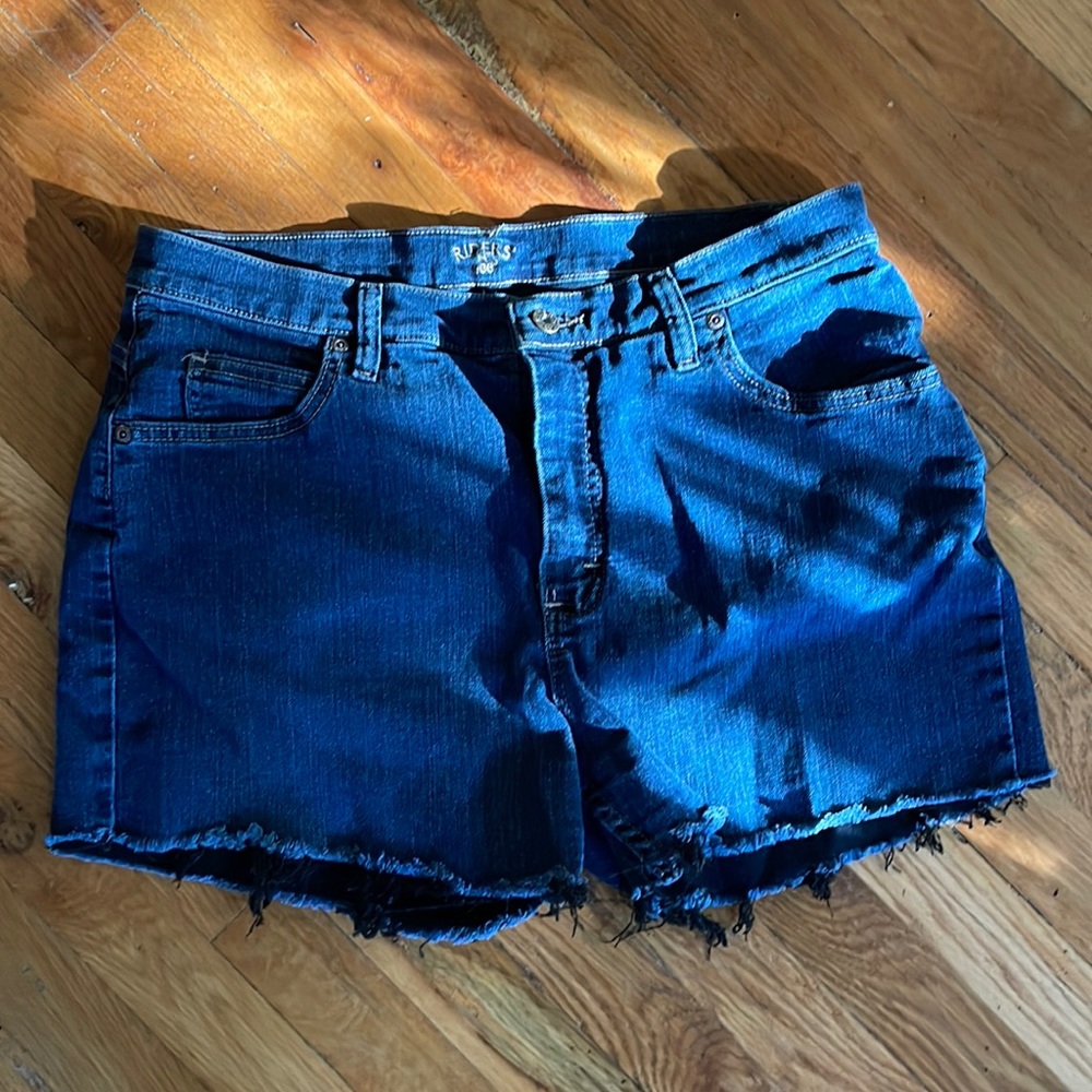 Lee perfectly distressed Jean short